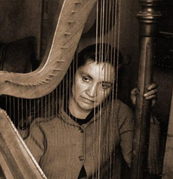 Виолета дель Кармен Парра Сандоваль - чилийская певица, художница и фольклорист